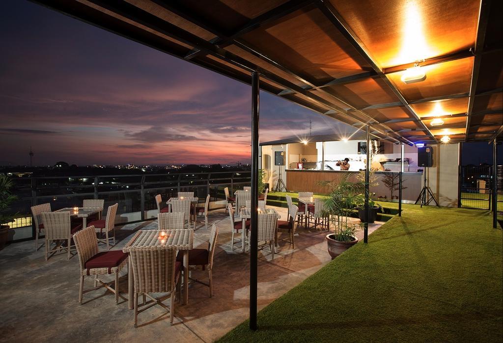 Yellow Star Gejayan Hotel Yogyakarta Dış mekan fotoğraf