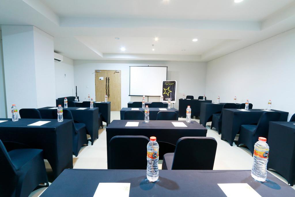 Yellow Star Gejayan Hotel Yogyakarta Dış mekan fotoğraf