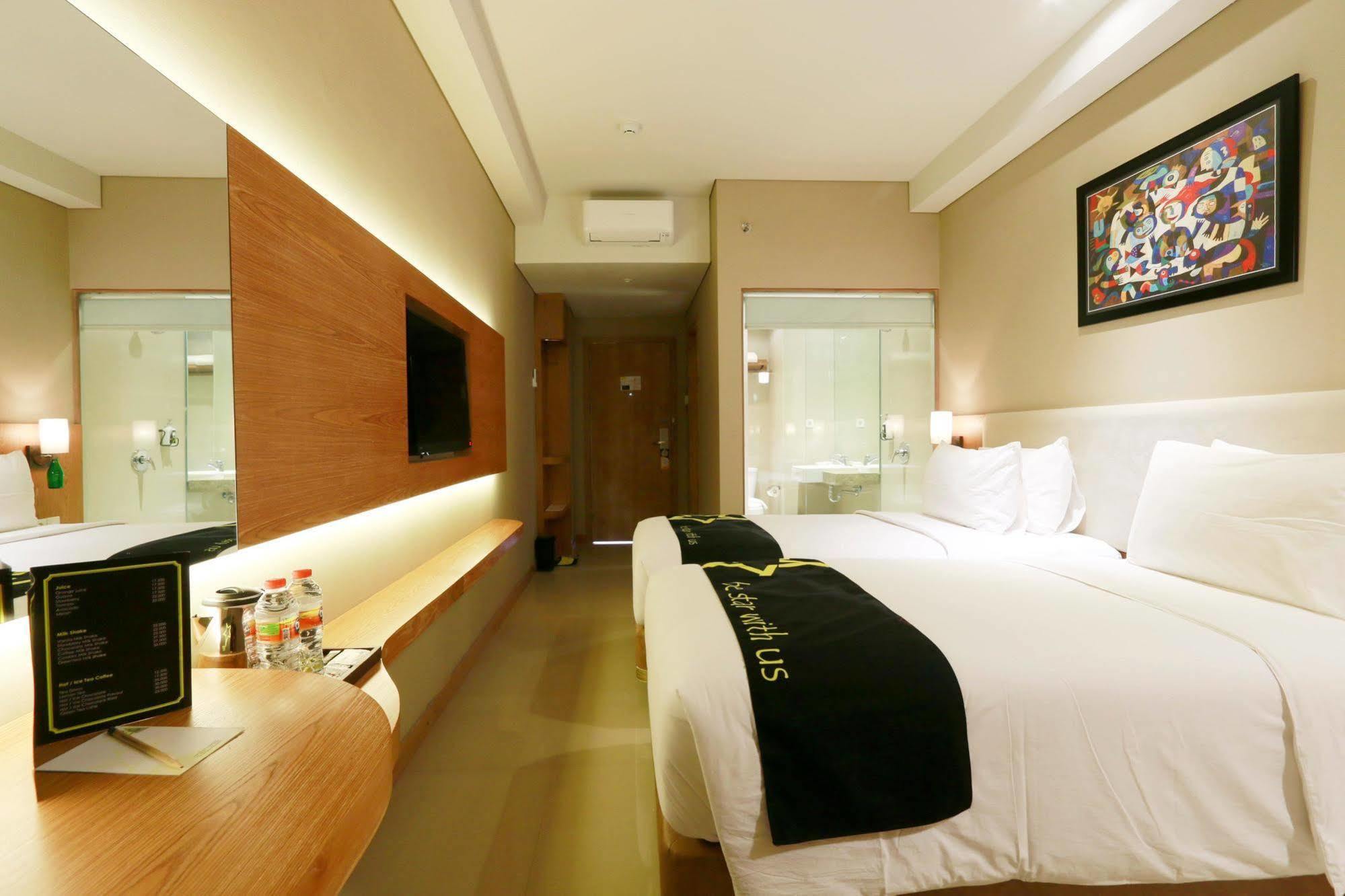 Yellow Star Gejayan Hotel Yogyakarta Dış mekan fotoğraf