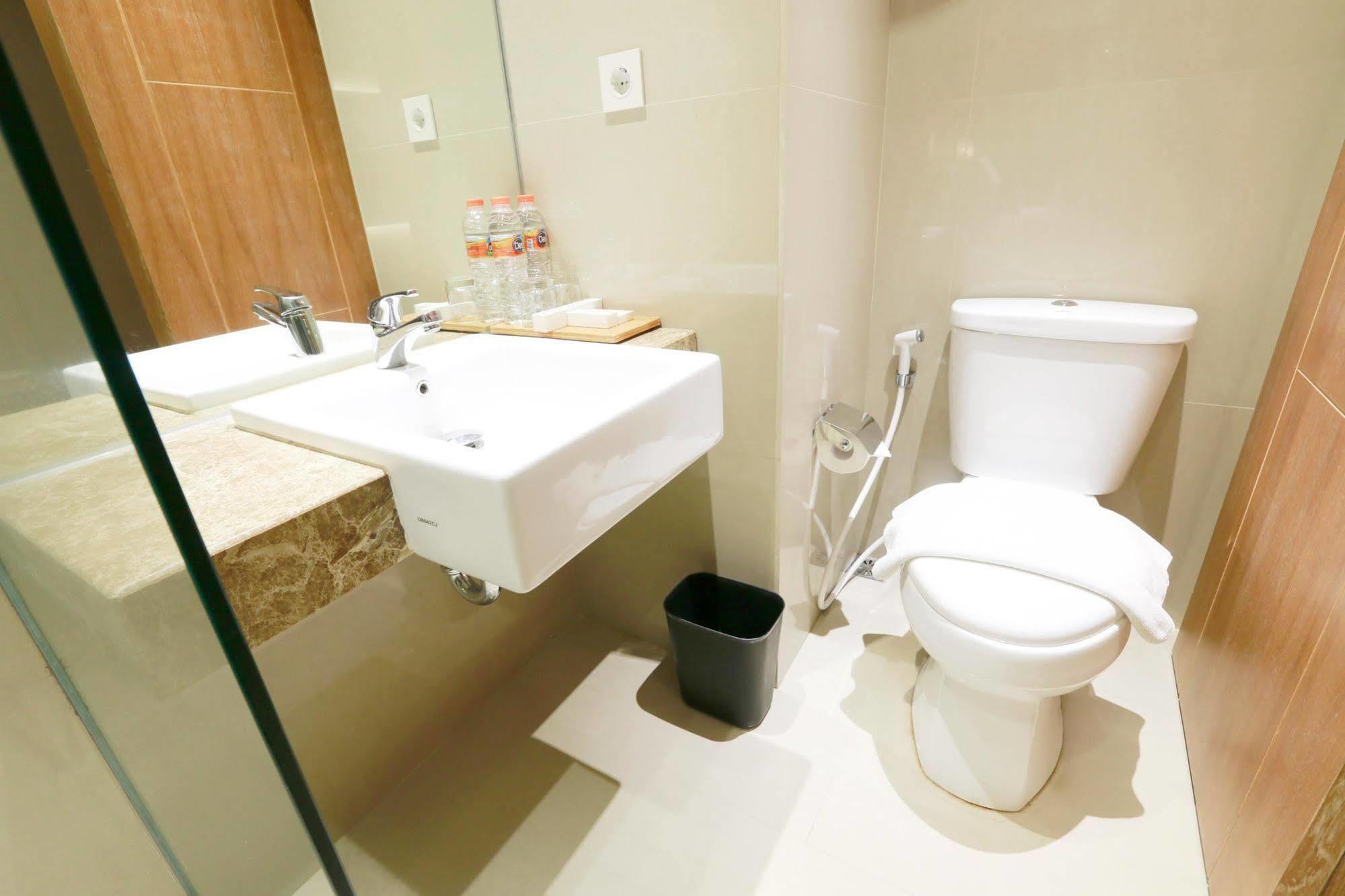 Yellow Star Gejayan Hotel Yogyakarta Dış mekan fotoğraf