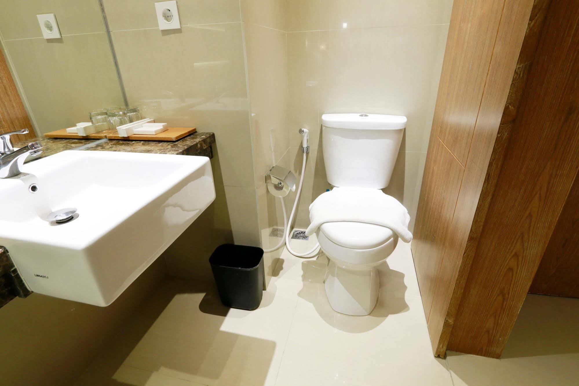 Yellow Star Gejayan Hotel Yogyakarta Dış mekan fotoğraf