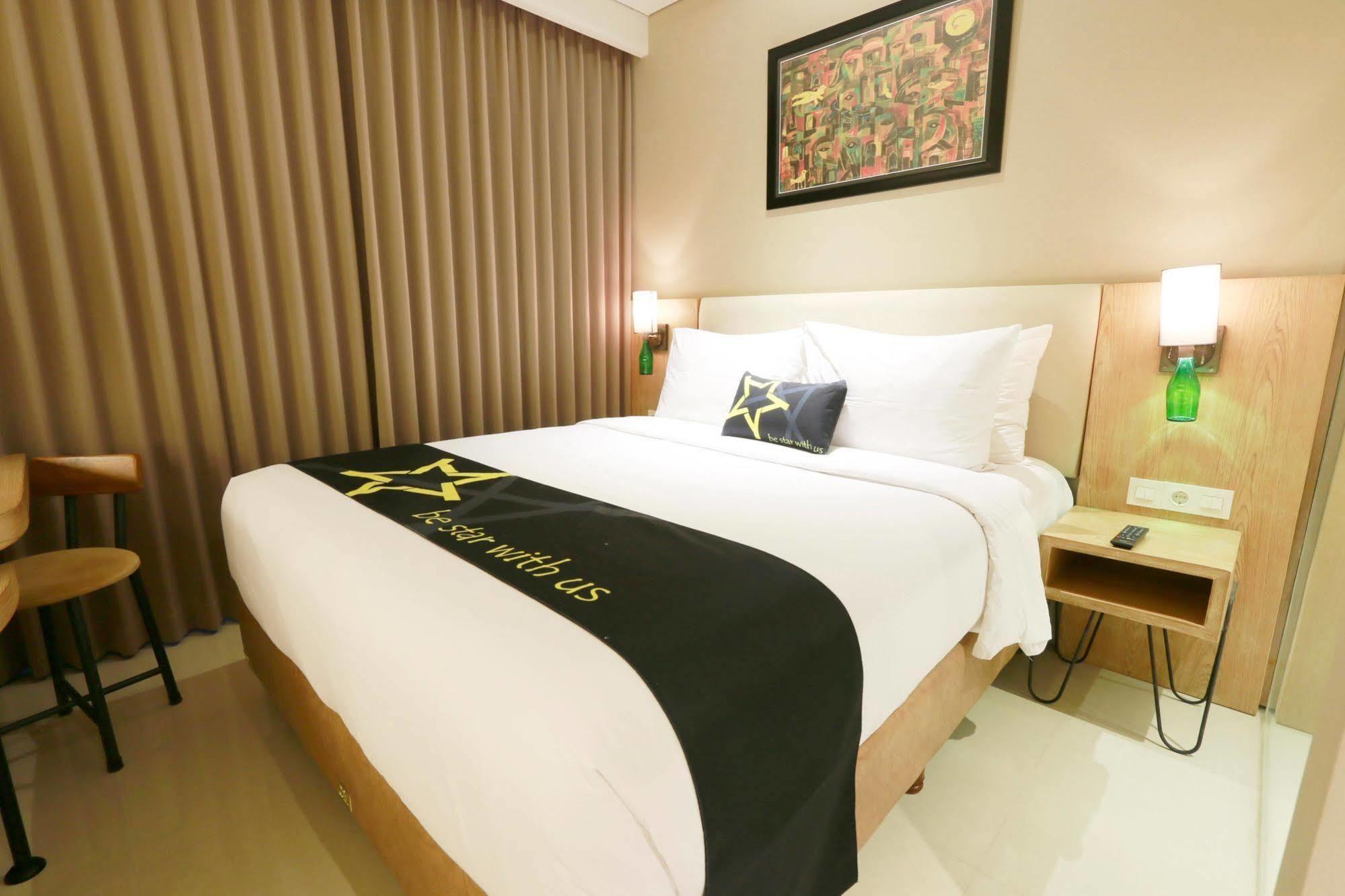 Yellow Star Gejayan Hotel Yogyakarta Dış mekan fotoğraf
