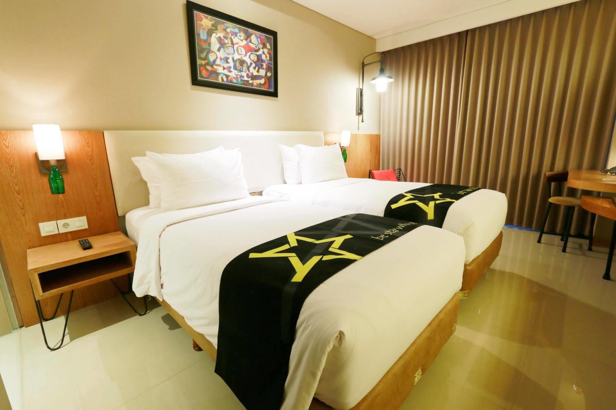 Yellow Star Gejayan Hotel Yogyakarta Dış mekan fotoğraf