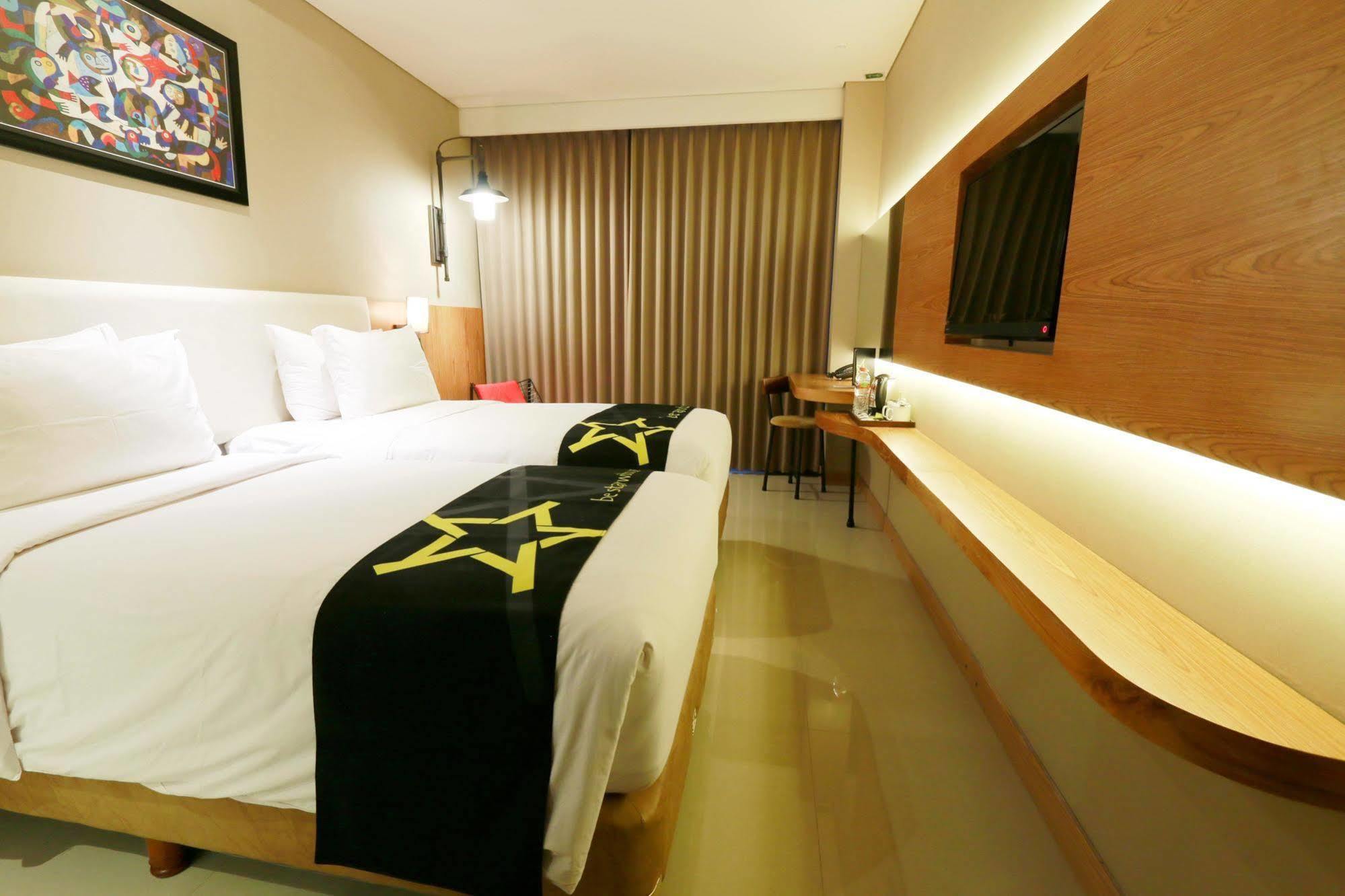 Yellow Star Gejayan Hotel Yogyakarta Dış mekan fotoğraf