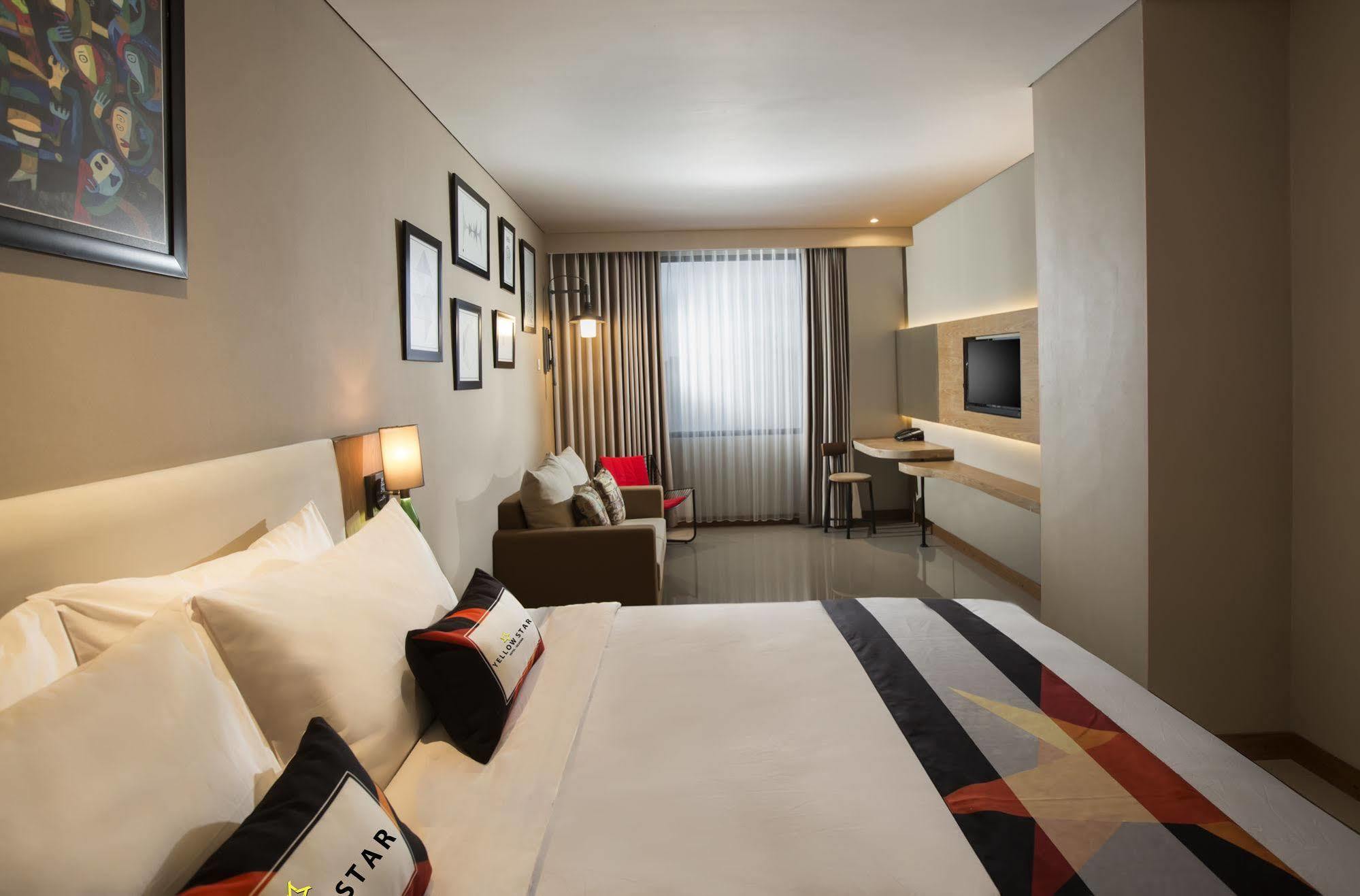 Yellow Star Gejayan Hotel Yogyakarta Dış mekan fotoğraf