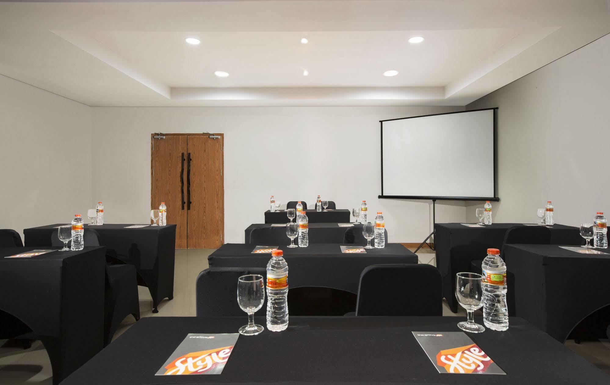 Yellow Star Gejayan Hotel Yogyakarta Dış mekan fotoğraf